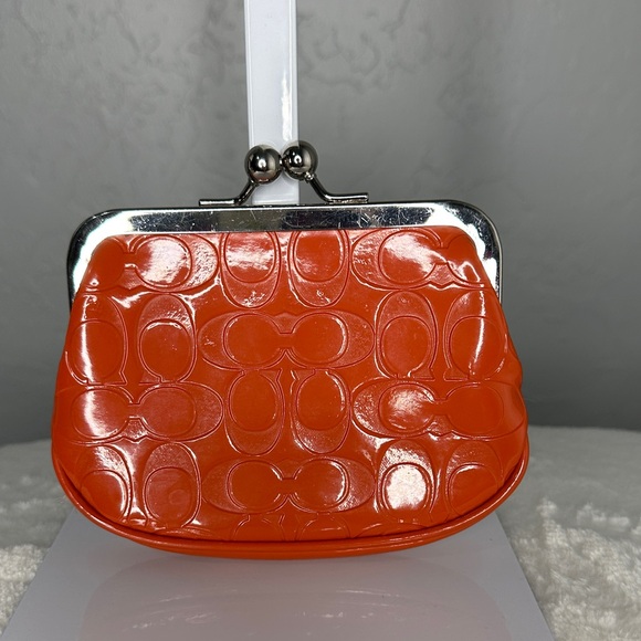 🧡Coach Orange Embossed Kisslock Coin Purse.🧡 - Picture 2 of 7
